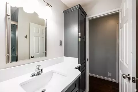 Bath - 182 W Cornell Dr, Midvale, UT 84047 photo 2 of 5