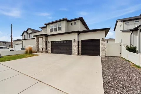 Exterior - 826 W Walnut Bark Ln, Mapleton, UT 84664 photo 4 of 8