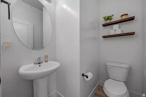 Bath - 826 W Walnut Bark Ln, Mapleton, UT 84664 photo 1 of 4