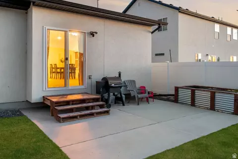 Exterior - 826 W Walnut Bark Ln, Mapleton, UT 84664 photo 9 of 13