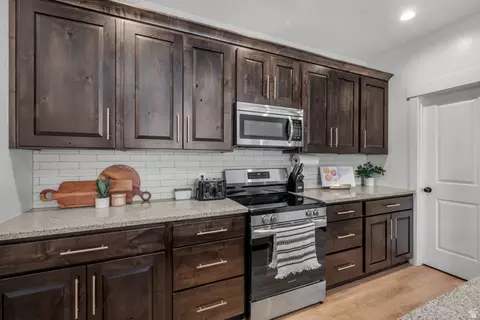 Kitchen - 826 W Walnut Bark Ln, Mapleton, UT 84664 photo 1 of 2