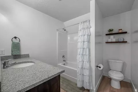 Bath - 826 W Walnut Bark Ln, Mapleton, UT 84664 photo 4 of 4