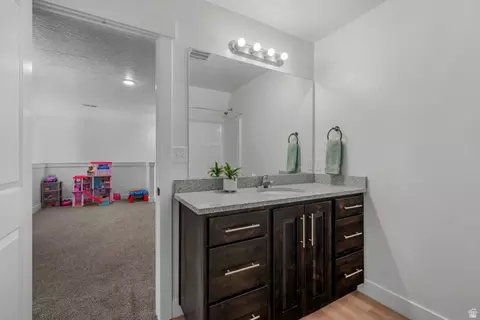 Bath - 826 W Walnut Bark Ln, Mapleton, UT 84664 photo 3 of 4