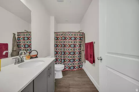 Bath - 2101 N Main St #409, Sunset, UT 84015 photo 1 of 2