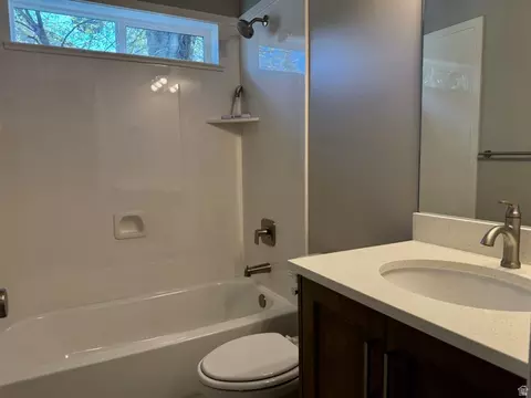 Bath - 1025 S Gramercy Ave, Ogden, UT 84404 photo 3 of 3