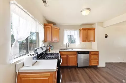 Kitchen - 390 E Utah Ave, Tooele, UT 84074 photo 2 of 3
