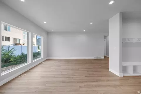 Living - 2675 S Eagle Dr #15, Spanish Fork, UT 84660 photo 2 of 2