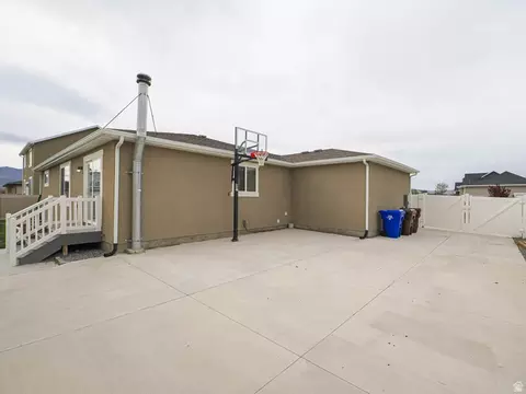 Exterior - 868 E Cliffrose Dr, Eagle Mountain, UT 84005 photo 5 of 7