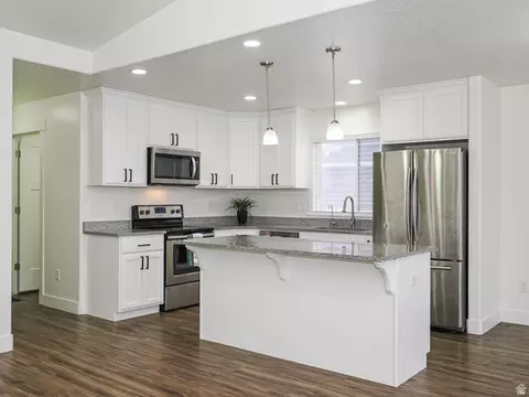 Kitchen - 868 E Cliffrose Dr, Eagle Mountain, UT 84005 photo 1 of 4