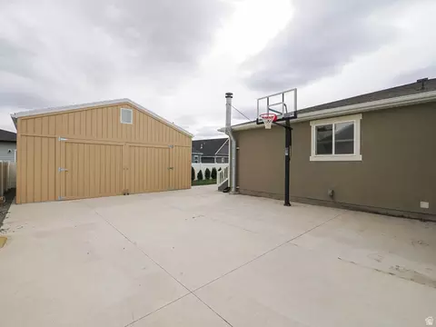 Exterior - 868 E Cliffrose Dr, Eagle Mountain, UT 84005 photo 7 of 7