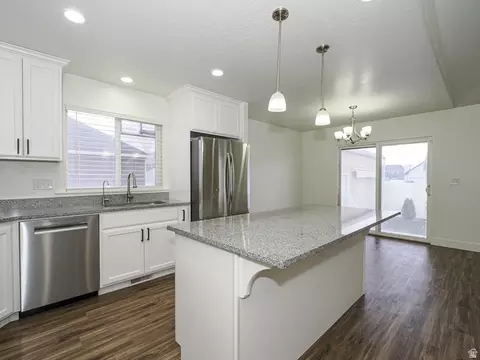 Kitchen - 868 E Cliffrose Dr, Eagle Mountain, UT 84005 photo 2 of 4