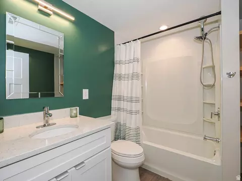 Bath - 868 E Cliffrose Dr, Eagle Mountain, UT 84005 photo 4 of 4