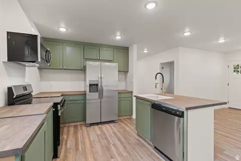 Kitchen - 596 S 1500 E, Provo, UT 84606 photo 4 of 4