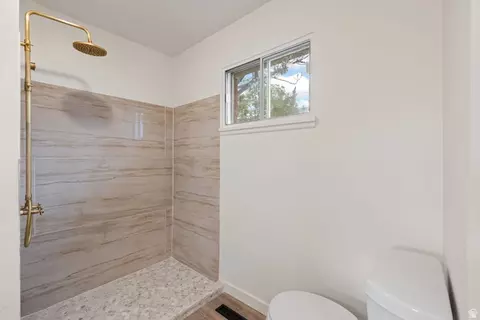 Bath - 596 S 1500 E, Provo, UT 84606 photo 8 of 8