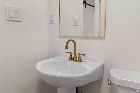 Bath - 596 S 1500 E, Provo, UT 84606 photo 3 of 8