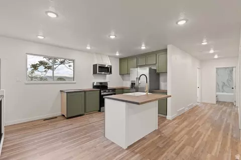 Kitchen - 596 S 1500 E, Provo, UT 84606 photo 2 of 4