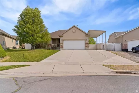 949 E Chris Cir, Clearfield, UT 84015