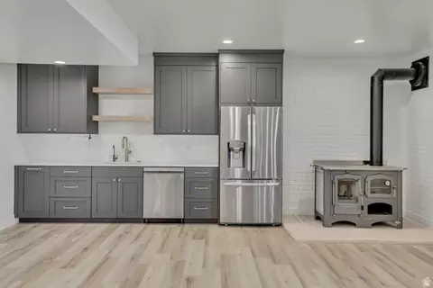 Kitchen - 1720 S Hillcrest Cir W, Mapleton, UT 84664 photo 5 of 6