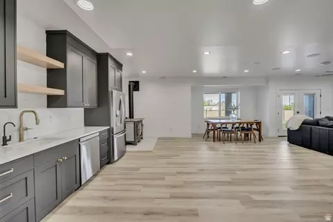 Kitchen - 1720 S Hillcrest Cir W, Mapleton, UT 84664 photo 6 of 6