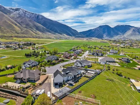 View/Area - 1720 S Hillcrest Cir W, Mapleton, UT 84664 photo 3 of 10