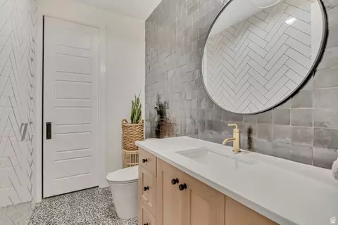 Bath - 1720 S Hillcrest Cir W, Mapleton, UT 84664 photo 1 of 9