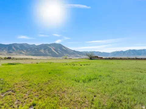 Exterior - 608 Nicole Way, Erda, UT 84074 photo 4 of 9