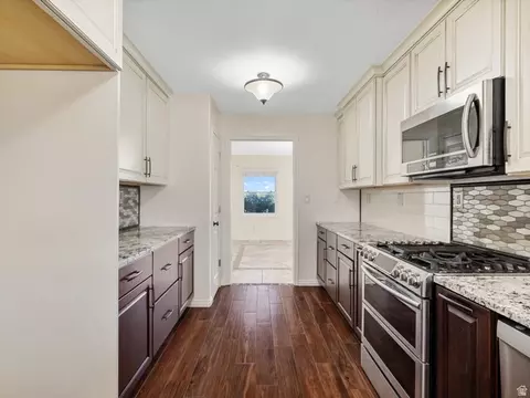 Kitchen - 608 Nicole Way, Erda, UT 84074 photo 3 of 3