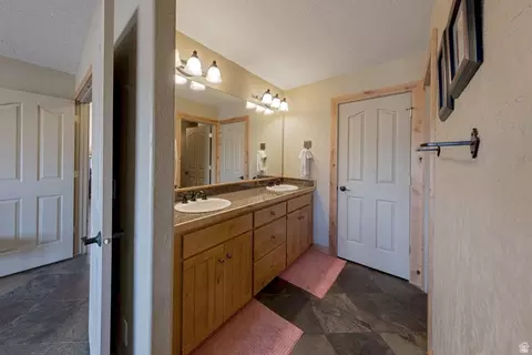 Bath - 3686 S Spanish Valley Unit I-1 Dr #I-1, Moab, UT 84532 photo 1 of 3