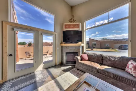 Living - 3686 S Spanish Valley Unit I-1 Dr #I-1, Moab, UT 84532 photo 4 of 7