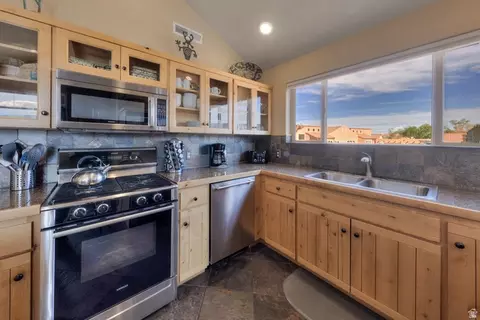 Kitchen - 3686 S Spanish Valley Unit I-1 Dr #I-1, Moab, UT 84532 photo 3 of 3