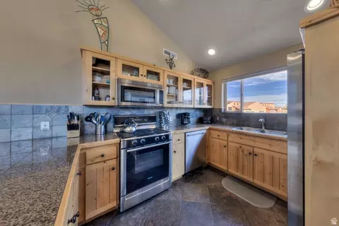 Kitchen - 3686 S Spanish Valley Unit I-1 Dr #I-1, Moab, UT 84532 photo 2 of 3