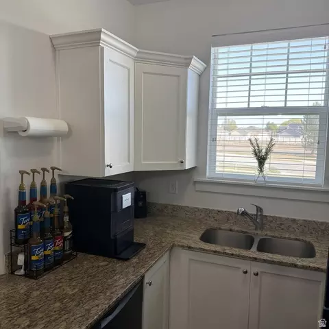 Kitchen - 1772 E Skyline Dr N #L3, Eagle Mountain, UT 84005 photo 2 of 3