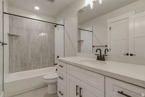 Bath - 1327 E 320 S, Payson, UT 84651 photo 2 of 4
