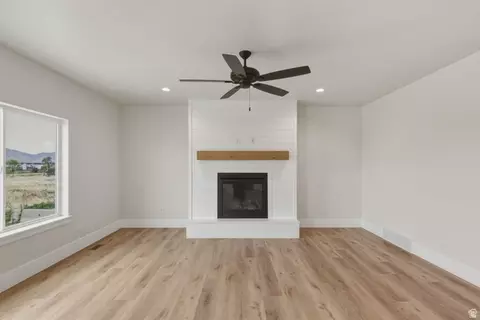 Living - 1327 E 320 S, Payson, UT 84651 photo 2 of 4