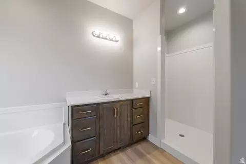 Bath - 2303 E 320 N #40M, Spanish Fork, UT 84660 photo 3 of 3