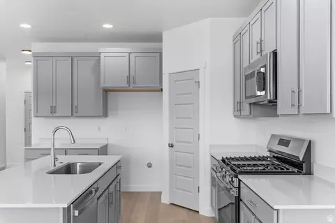 Kitchen - 1757 E Kern Mtn, Eagle Mountain, UT 84005 photo 2 of 2