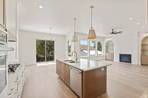Living - 848 E 4170 S, Millcreek, UT 84107 photo 2 of 11