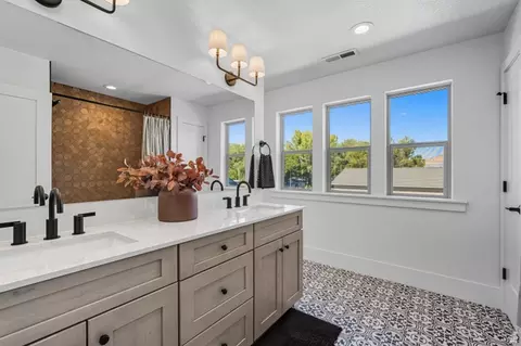 Bath - 848 E 4170 S, Millcreek, UT 84107 photo 4 of 6