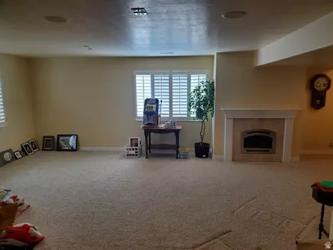 Living - 5586 S 250 E, Washington Terrace, UT 84405 photo 3 of 3