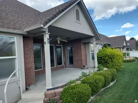 Exterior - 5586 S 250 E, Washington Terrace, UT 84405 photo 3 of 5