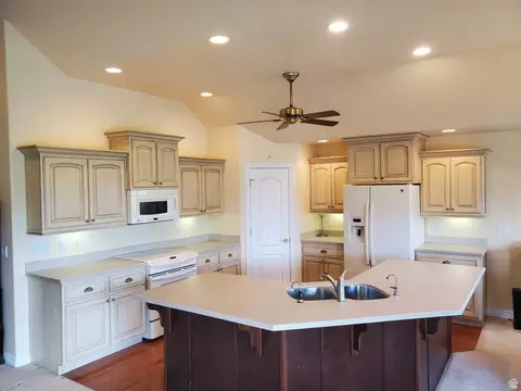 Kitchen - 5586 S 250 E, Washington Terrace, UT 84405 photo 1 of 1