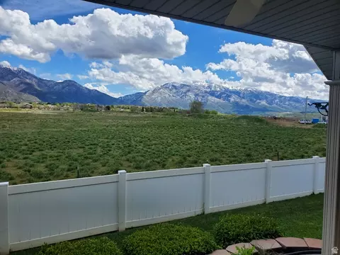 Exterior - 5586 S 250 E, Washington Terrace, UT 84405 photo 4 of 5