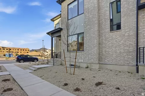 Exterior - 2011 E Beverly Dr, Holladay, UT 84117 photo 1 of 6