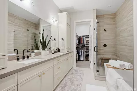 Bath - 2011 E Beverly Dr, Holladay, UT 84117 photo 2 of 5