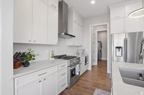 Kitchen - 2011 E Beverly Dr, Holladay, UT 84117 photo 3 of 4