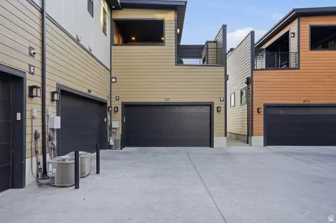 Exterior - 2011 E Beverly Dr, Holladay, UT 84117 photo 5 of 6