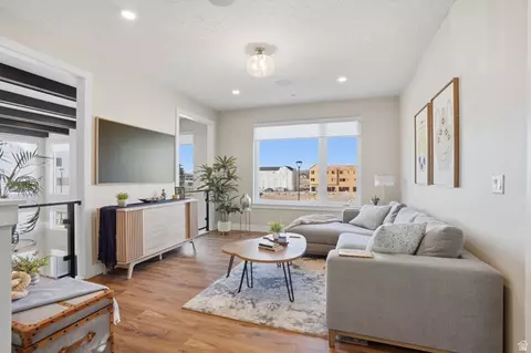 Living - 2011 E Beverly Dr, Holladay, UT 84117 photo 4 of 5
