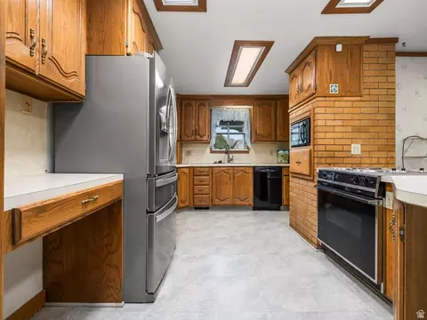 Kitchen - 1424 N 1600 W, Mapleton, UT 84664 photo 3 of 4