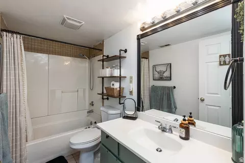 Bath - 935 E Creekhill Ln #11, Midvale, UT 84047 photo 1 of 1