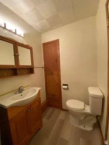 Bath - 251 E 300 S, Springville, UT 84663 photo 2 of 2